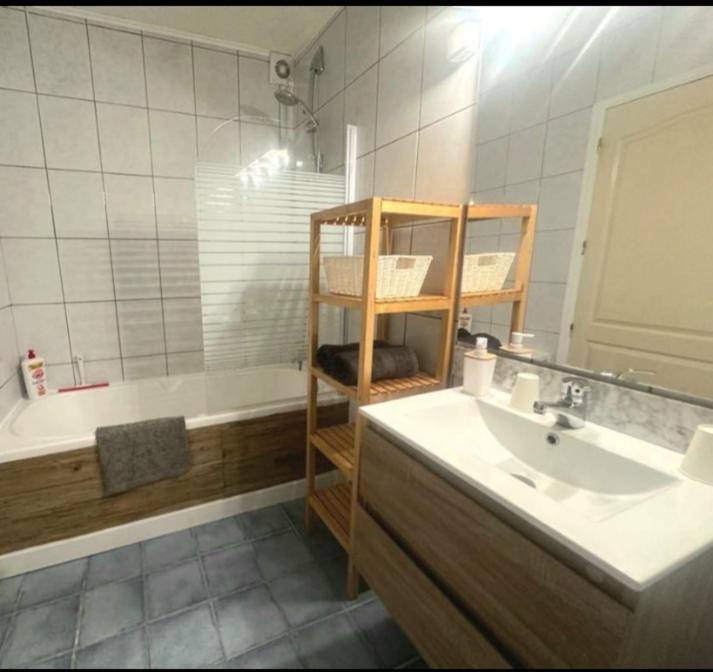La Villa Du Menhir Chambre D'Hotes Bize-Minervois Екстериор снимка